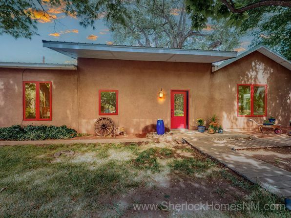 House for sale: $619,250 – 255 Willow Rd NW, Albuquerque, NM 87107